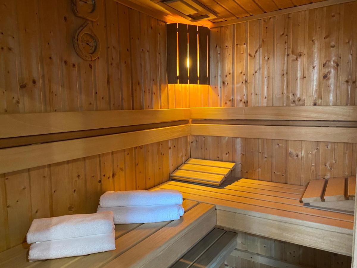 Family & Business Sauna Apartments Klonowa Nad Zalewem, Unikat Spa Келце Екстериор снимка