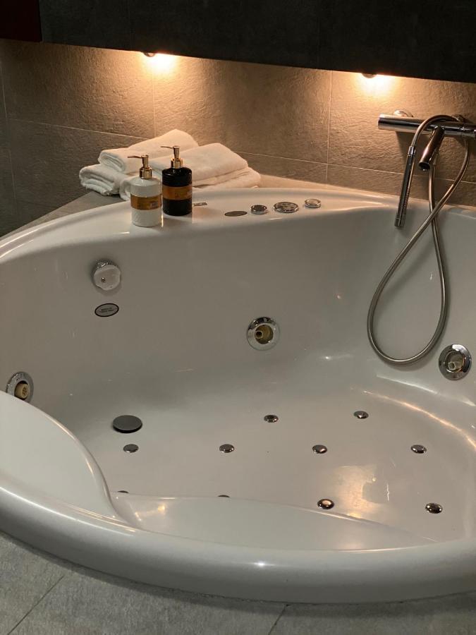 Family & Business Sauna Apartments Klonowa Nad Zalewem, Unikat Spa Келце Екстериор снимка